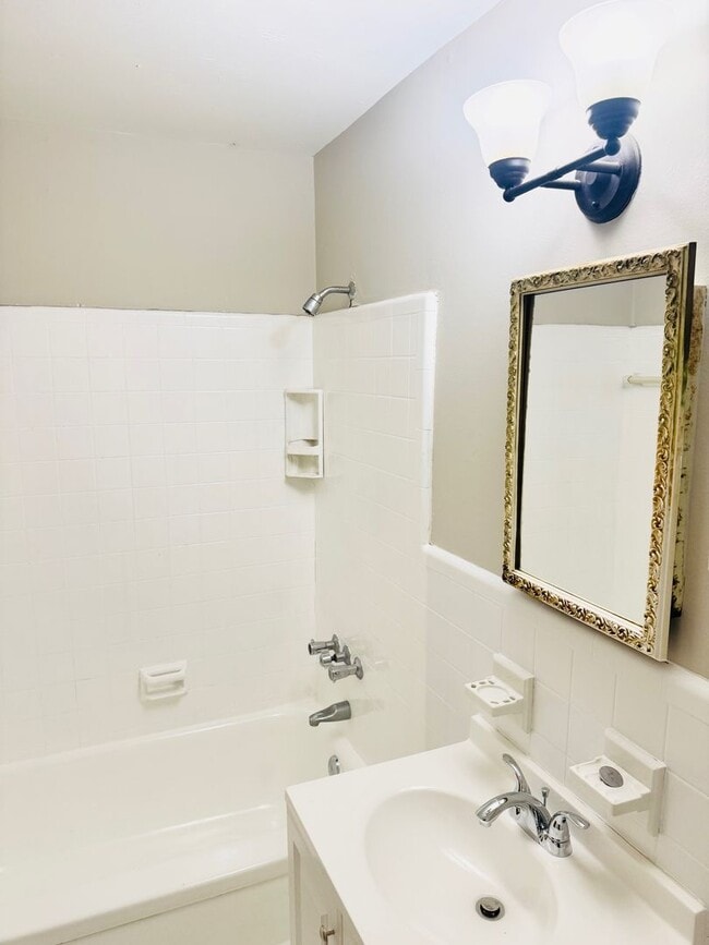 Building Photo - 3 Bed 1.5 Bath Home In Morningview *** Call 334-366-9198 to Schedule a Self Tour!