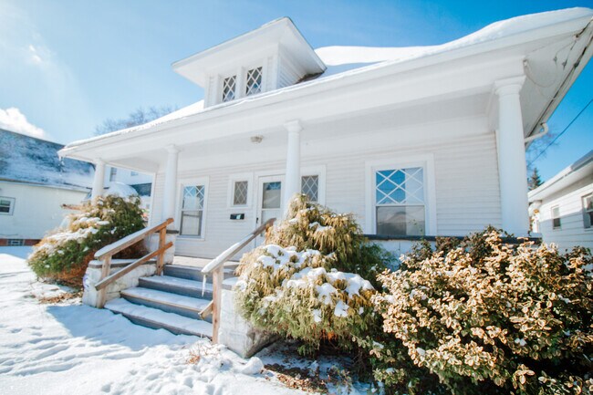 Building Photo - 856 Woodsdale Ave