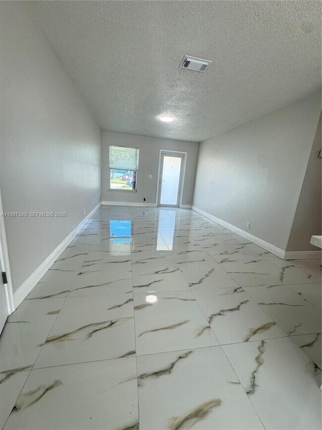 Foto del edificio - 8160 SW 6th St