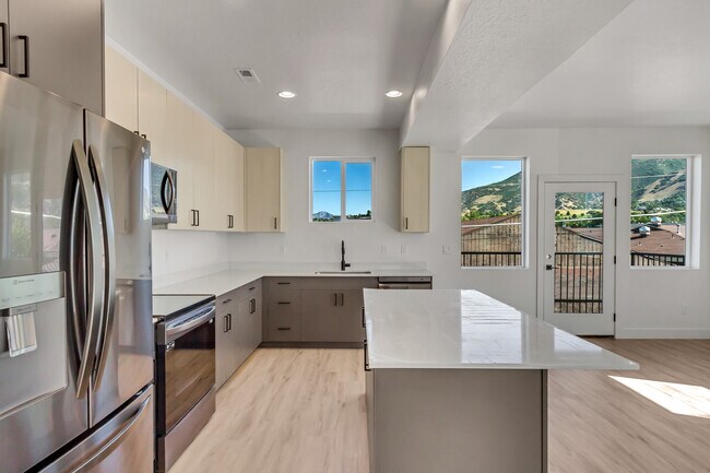 Building Photo - 5913 Wasatch Dr