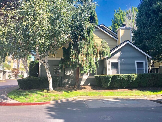 Building Photo - 729 SE Fairwinds Loop