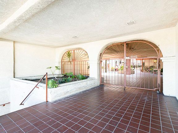 Foto del edificio - 7625 Reseda Blvd