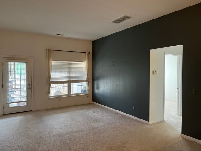 Building Photo - 2768 S Knightsbridge Cir