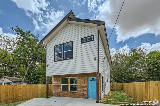 Building Photo - 1230 Rivas St