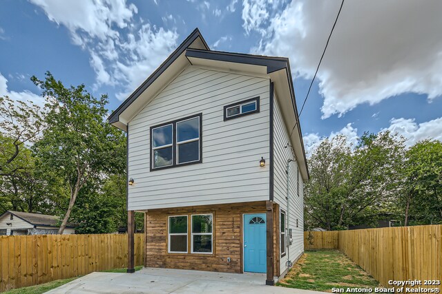 Foto principal - 1230 Rivas St