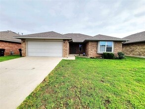 Building Photo - 621 Apple Tree Ln