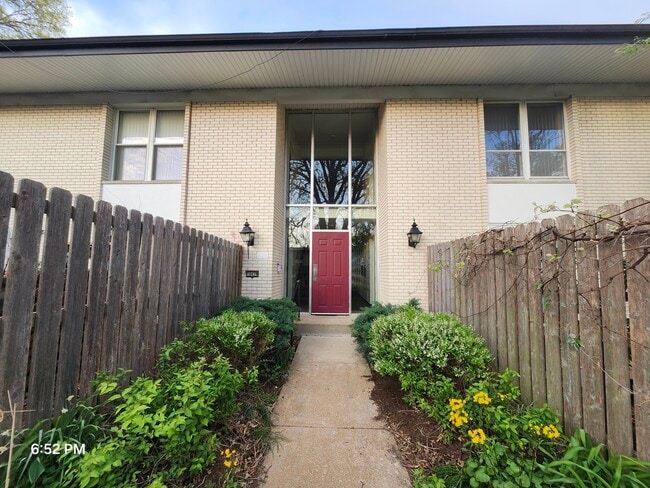 Building Photo - 10439 Briarbend Dr