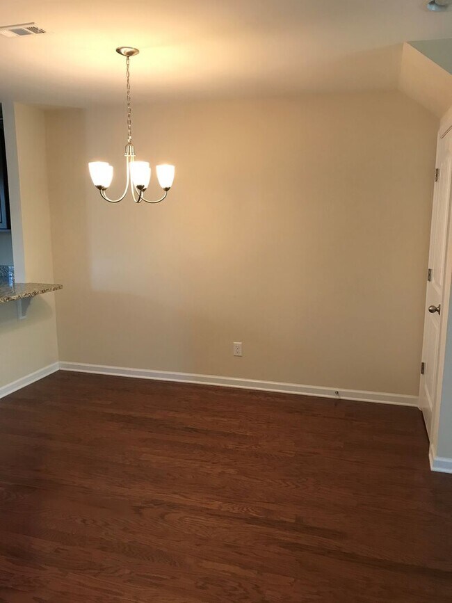 Building Photo - Spacious and Charming 2-Bed, 2.5-Bath Condo in Prime Hermitage Location