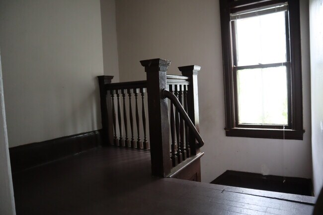 entry way - 1222 N 21st St