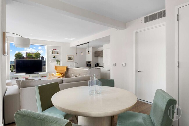 Foto del edificio - 505 W 43rd St