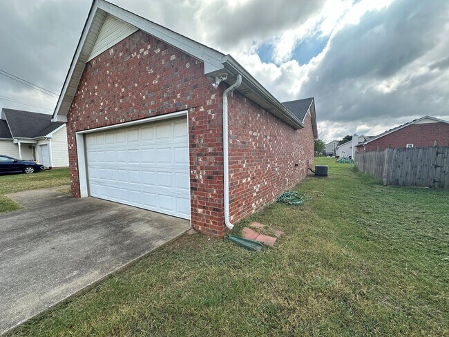 Foto del edificio - Cute 3 bed 2 bath Ranch House mins. from MTSU