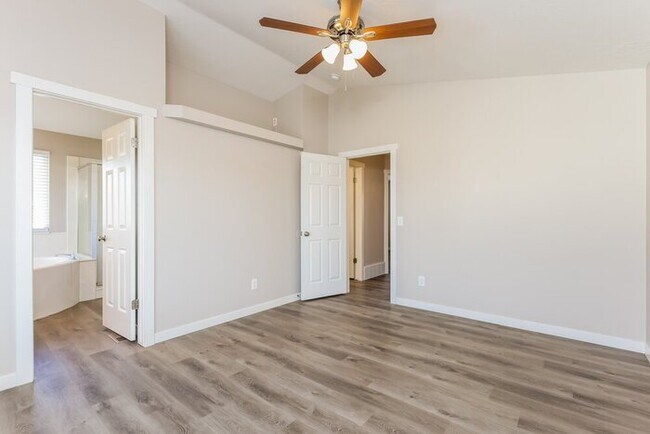 Foto del edificio - 3056 Linton Cir