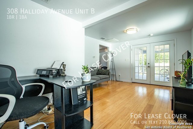 Building Photo - Charming Upstairs Apartment with Scenic Views