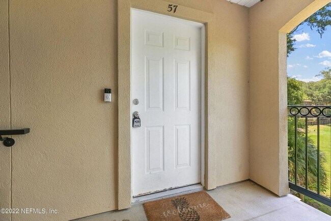 Building Photo - Great Jax Beach Location!