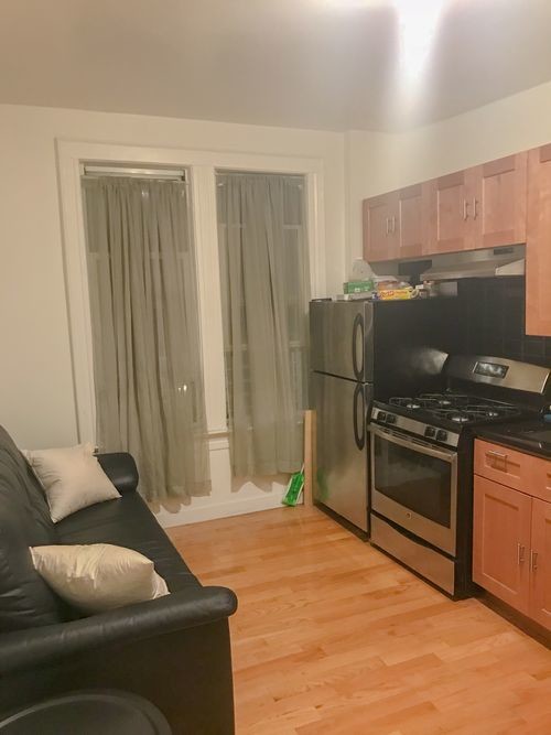 Foto principal - 76-17 Myrtle Ave