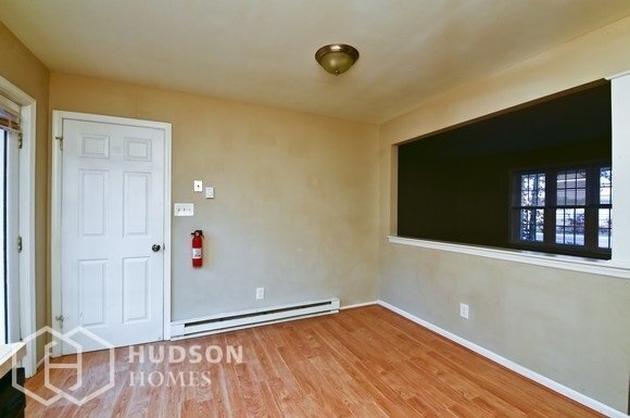 Foto del edificio - 6029 English Creek Ave