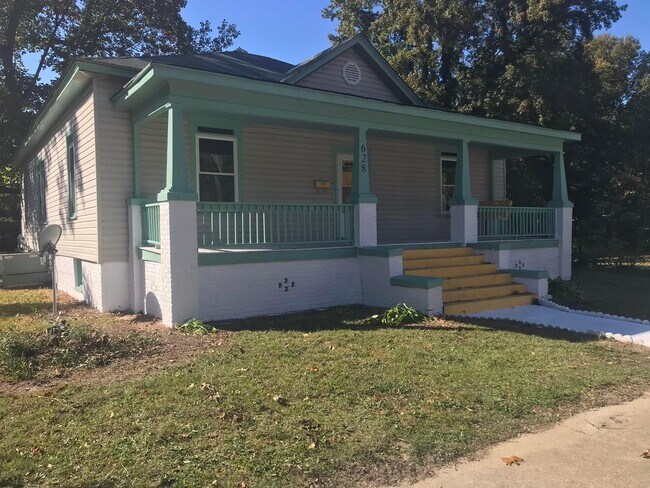 Building Photo - 628 Pender St