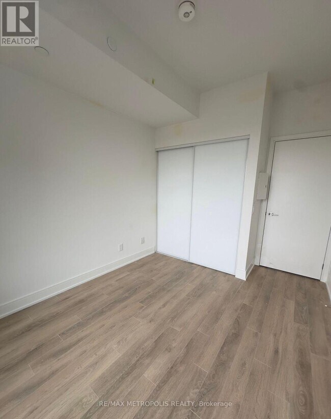 Photo du bâtiment - 1350 Ellesmere Rd
