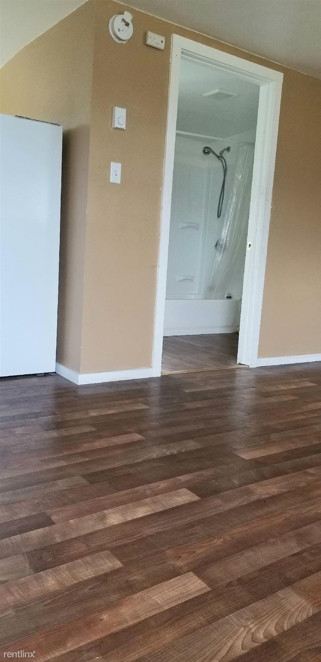Foto del edificio - Studio, 1 bath 4plex - 202 Alder St