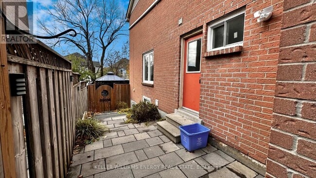 Building Photo - 557 Whistler Dr