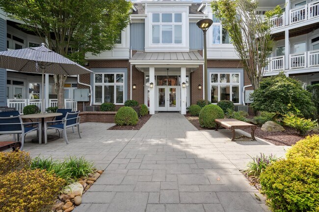 Foto del edificio - Greylyn Estates