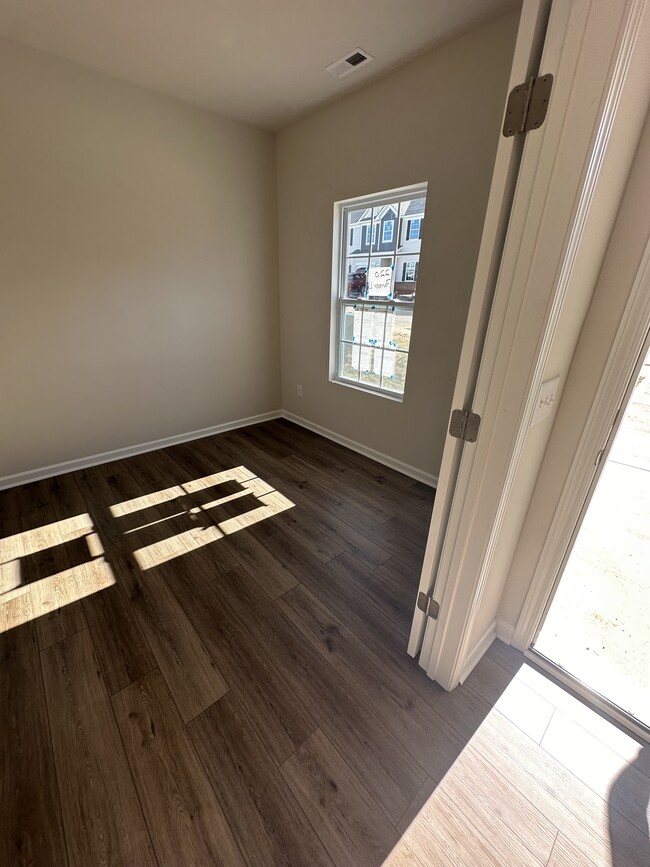 Building Photo - 220 Paneer Ln