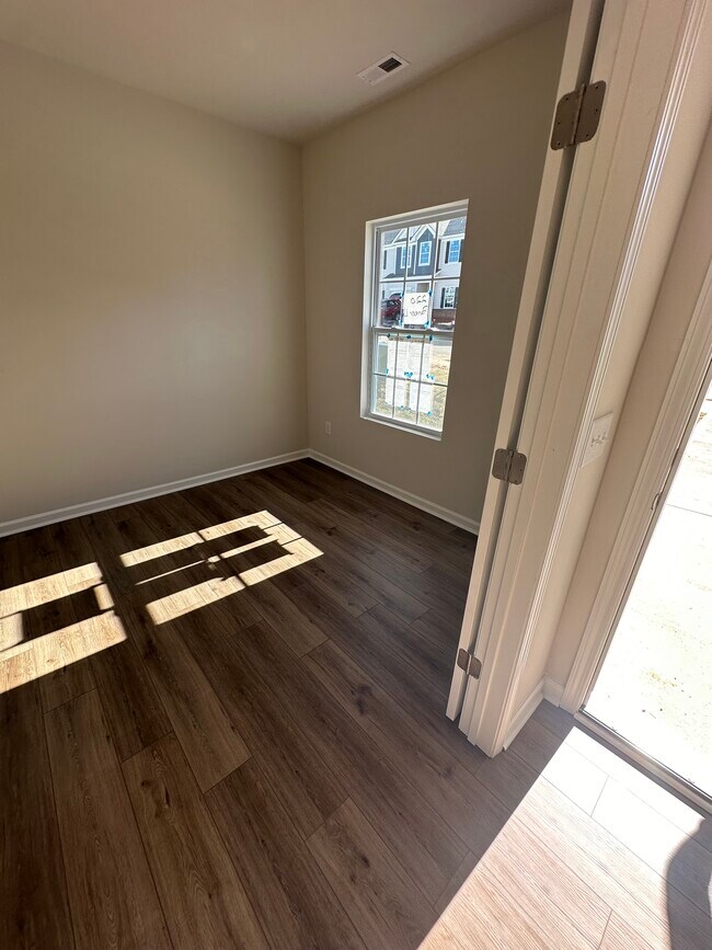 Foto del edificio - 220 Paneer Ln