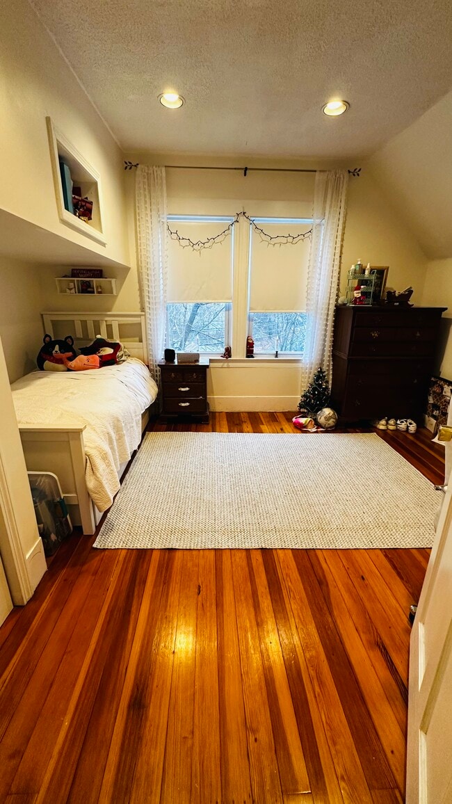 Building Photo - 139 Stetson St