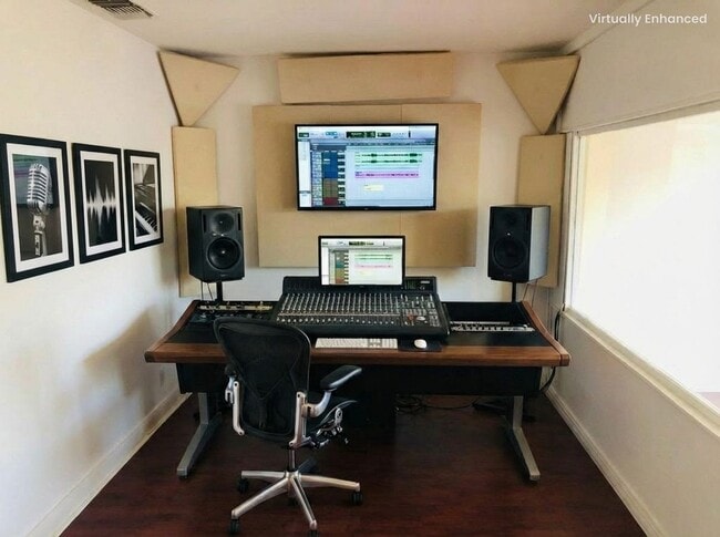 Building Photo - 7261 1/2 Melrose Ave