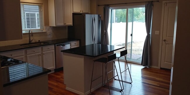 Foto del edificio - 2132 Bobs Hollow Ln