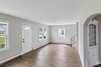 Building Photo - 286 E 238th St