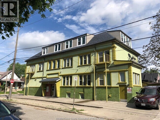 Building Photo - 401 PARENT Unit# 2