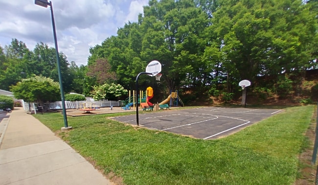 Foto del edificio - 600 Reusens Rd