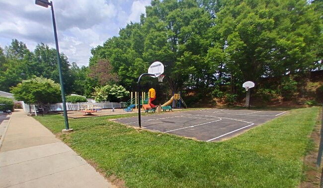 Building Photo - 600 Reusens Rd