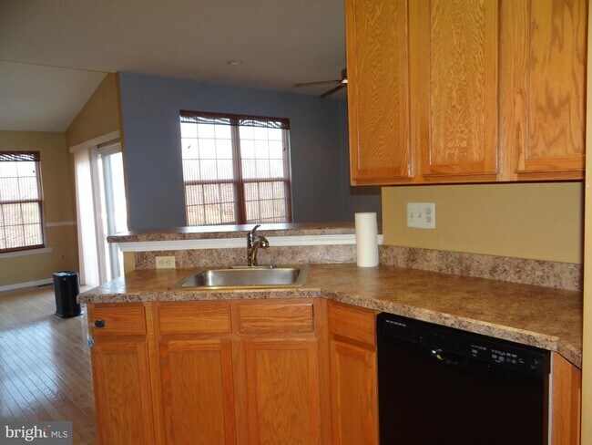 Building Photo - 412 Nottingham Ln