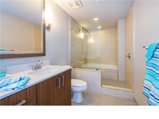 Foto del edificio - 4401-4487 NW 87th Ave
