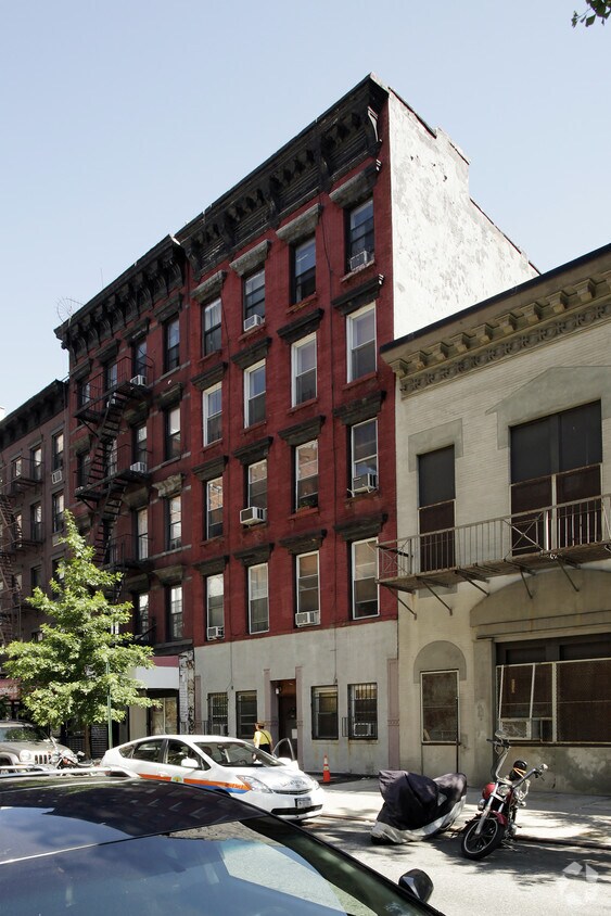 Primary Photo - 221 E 26th St