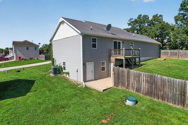Building Photo - 23600 Roulette Rd