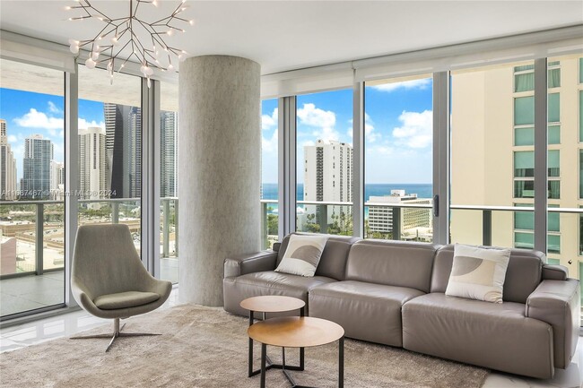 Foto del edificio - 300 Sunny Isles Blvd