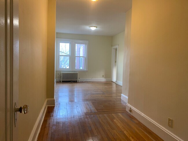 Building Photo - 1142 River St