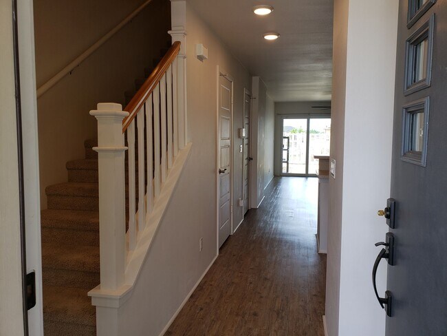 Foto del edificio - Newly Built TH 2bd, 2.5ba, 2pkg 1014sqft. ...