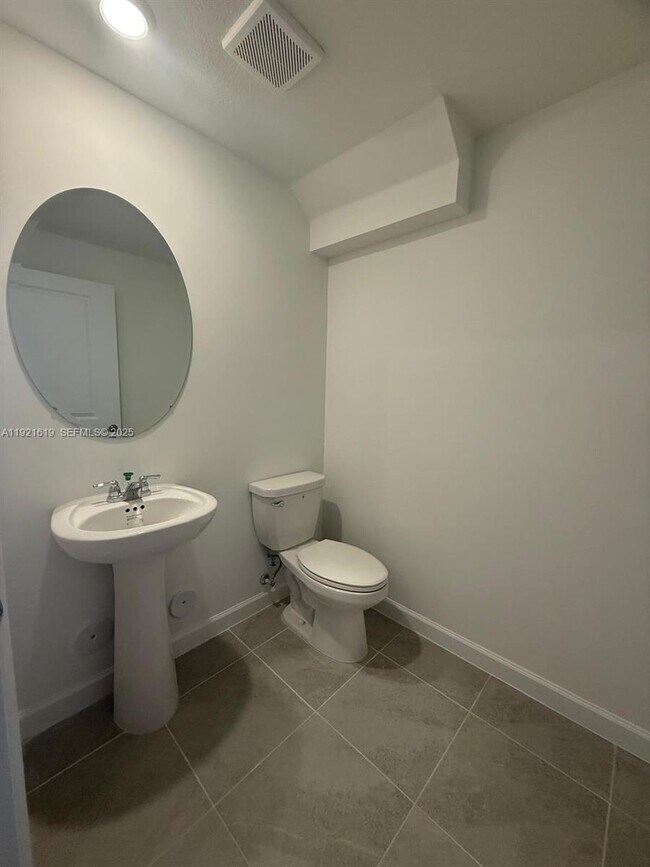 Foto del edificio - 2746 SE 24th Terrace