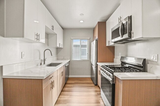 Foto del edificio - 1352 W 36th St