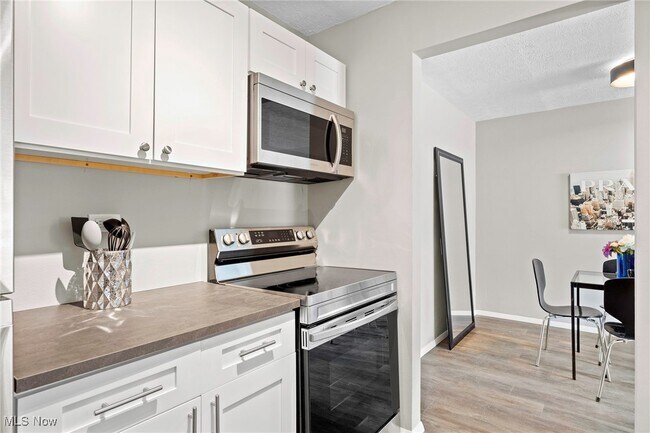 Foto del edificio - 10524 Clifton Blvd