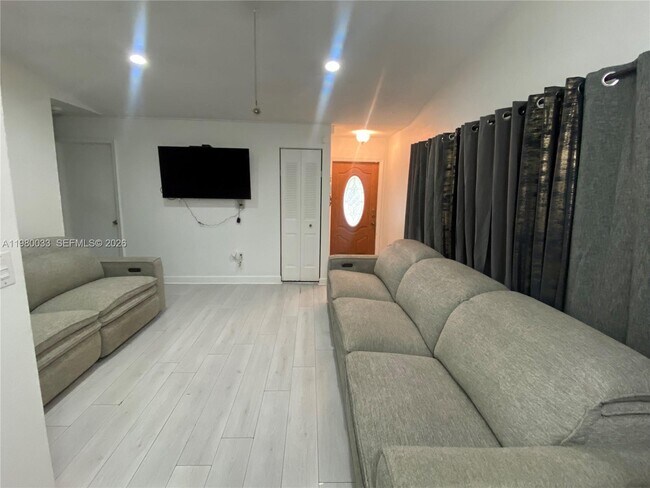 Foto del edificio - 13815 SW 54th St