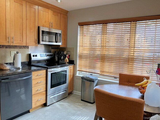 Foto del edificio - 1404 Pondcrest Ln