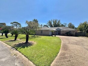 Building Photo - 101 Meadow Woods Ln