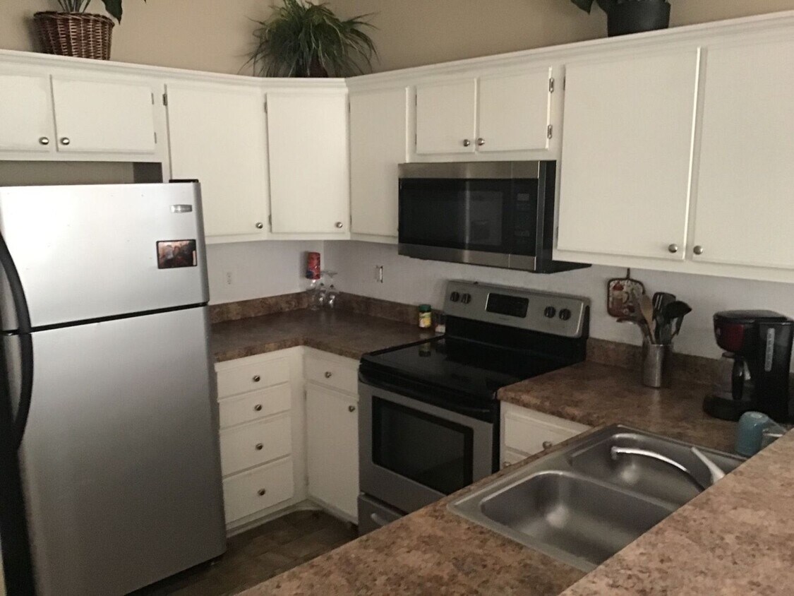Foto principal - 2nd Floor Furnished Condo in River Oaks