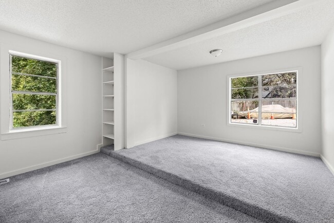 Building Photo - Beautiful Fully Renovated Midfield Home