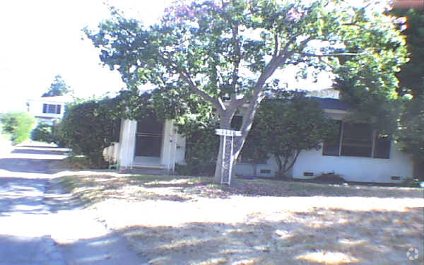 Foto principal - 1116 W Huntington Dr